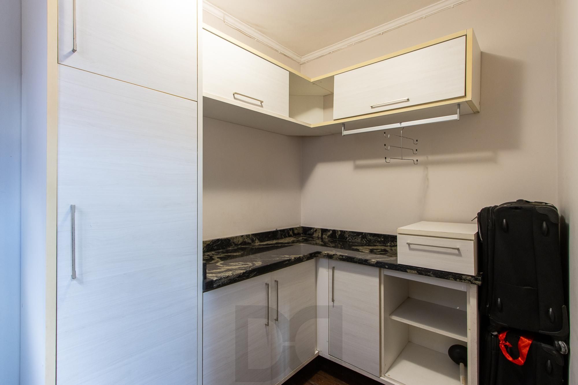 Excelente casa de 3 dormitórios, 1 suíte, pátio, piscina e vaga para 2 carros cobertas. — foto 18