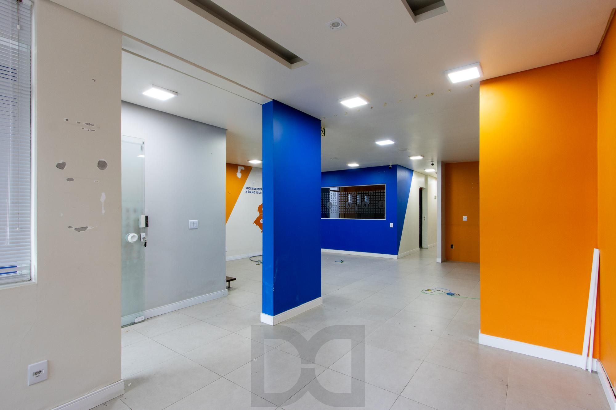 Casa Comercial 2 pisos - Excelente localização e Grande Visibilidade no Bairro Menino Deus - Ideal p/ Clínicas, escolas ou escritórios. — foto 5