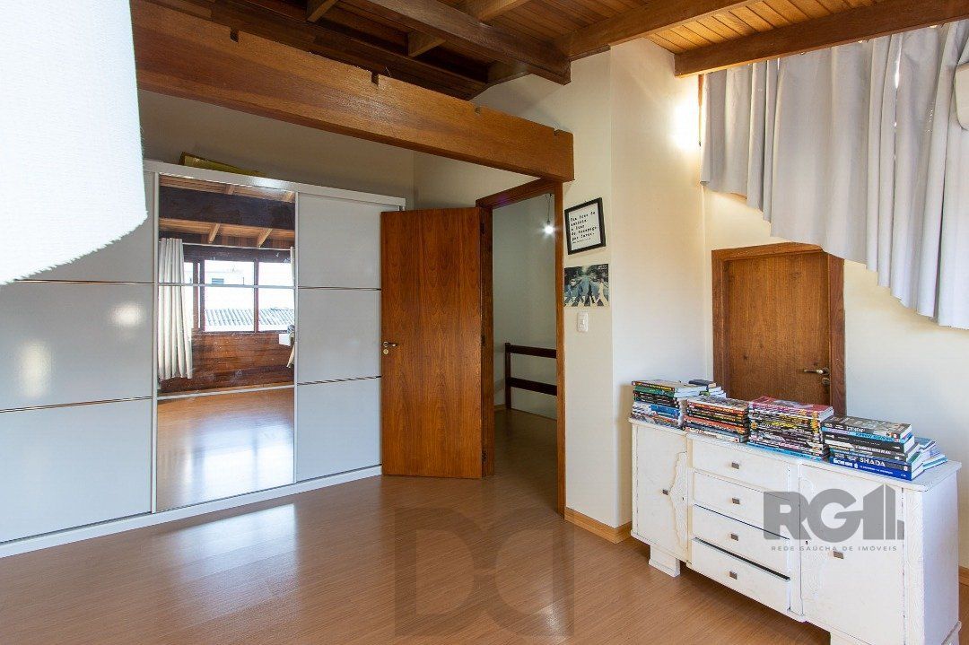 Casa para Venda - 300m², 5 dormitórios, sendo 1 suites, 4 vagas - Portal do Guarujá — foto 47