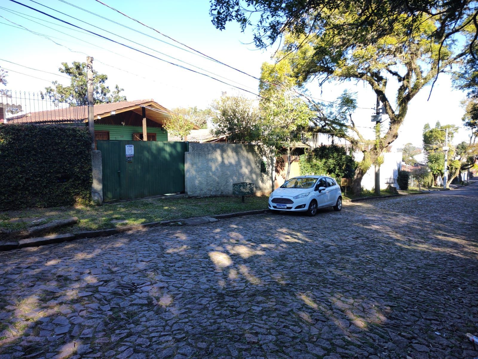 Terreno com 2 casas, 3 vagas de garagem - Bairro Aberta dos Morros — foto 1