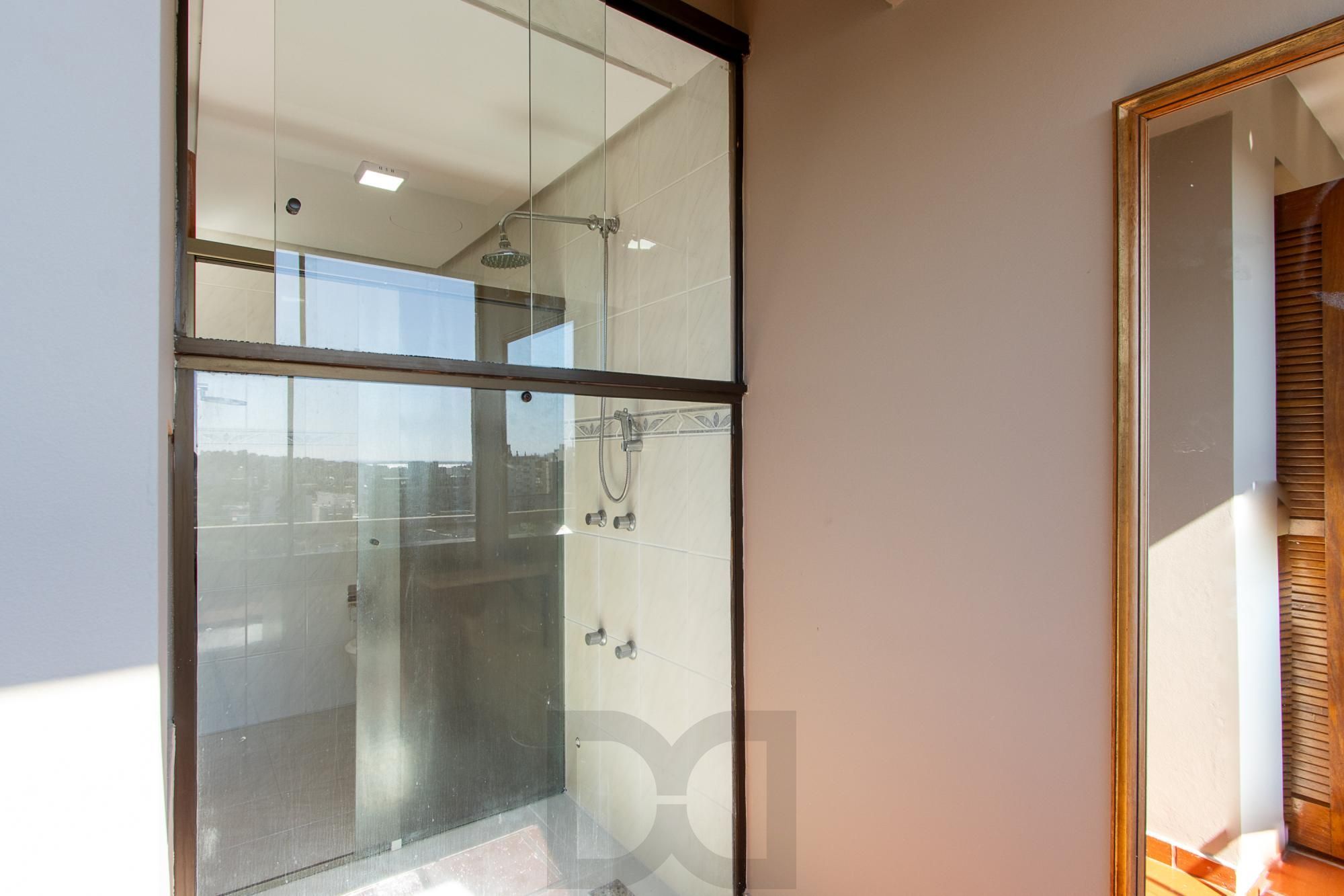 Apartamento de 2 dormitórios, 1 suíte e 2 vagas de garagem no bairro Tristeza. — foto 25