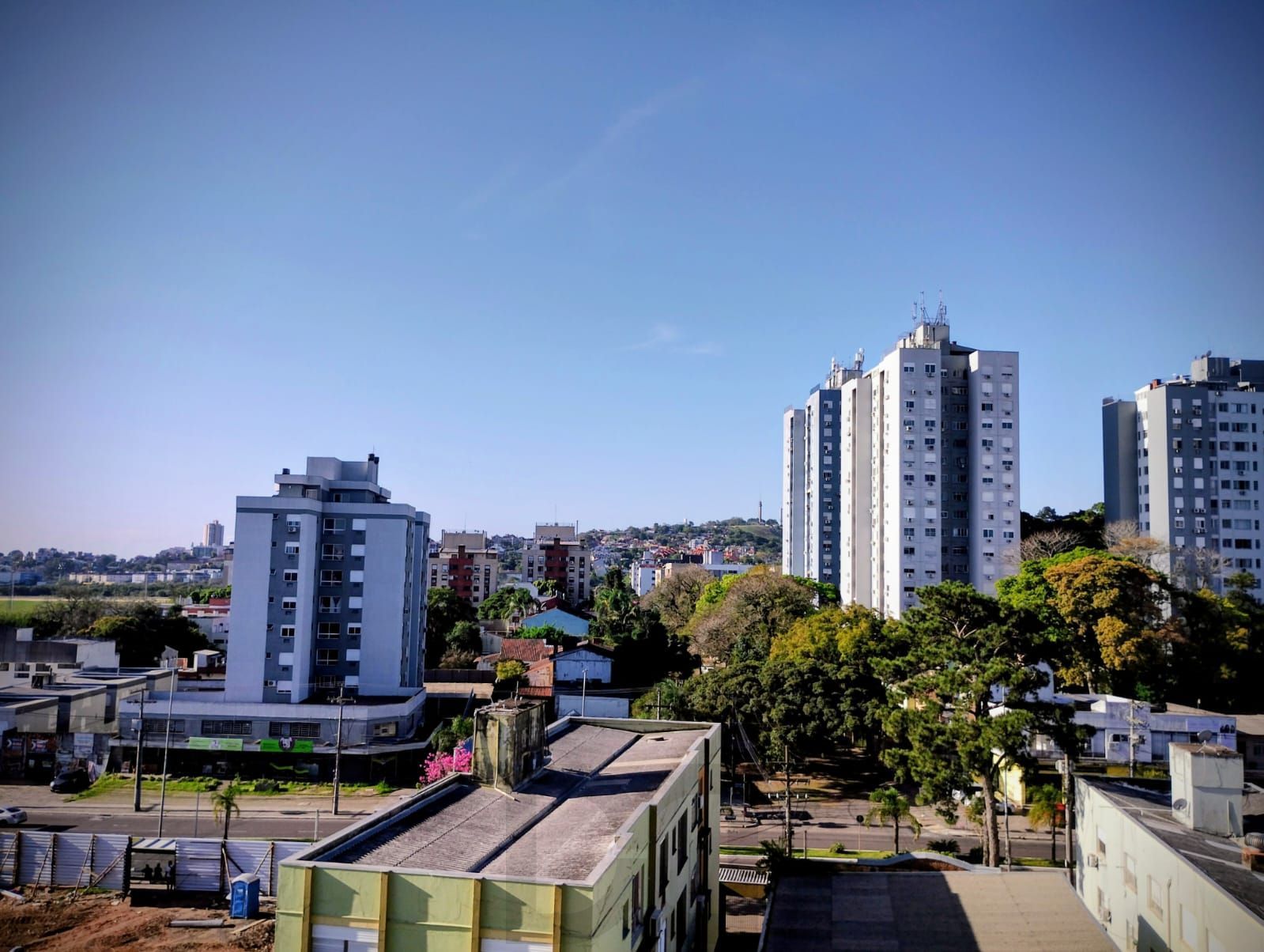 Apartamento de 1 dormitório, de frente, andar alto, elevador, vista para o Lago Guaíba. — foto 10