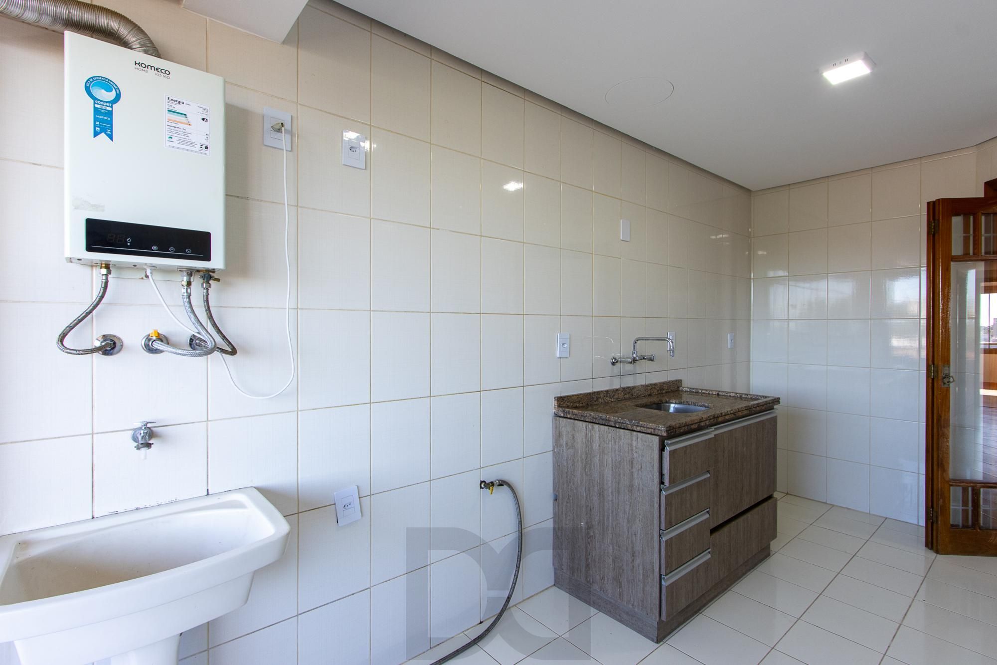 Apartamento de 2 dormitórios, 1 suíte e 2 vagas de garagem no bairro Tristeza. — foto 12