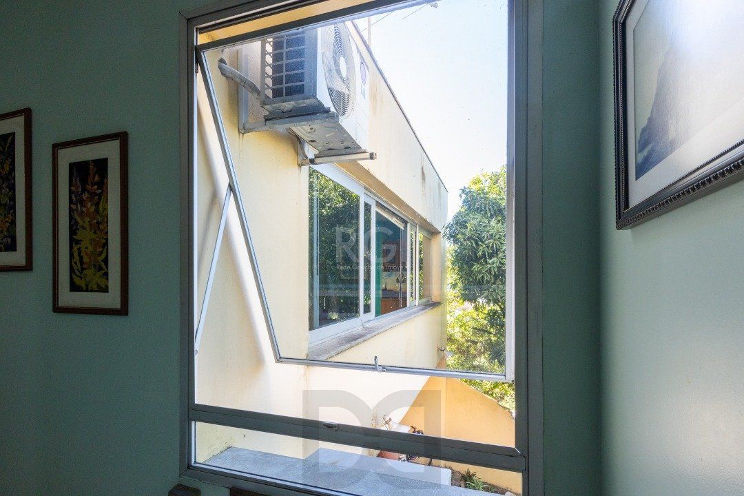 Sobrado com 345m² privativos, 3 suites, 2 vagas, churrasqueira. pátio com piscina - Bairro Cristal — foto 32