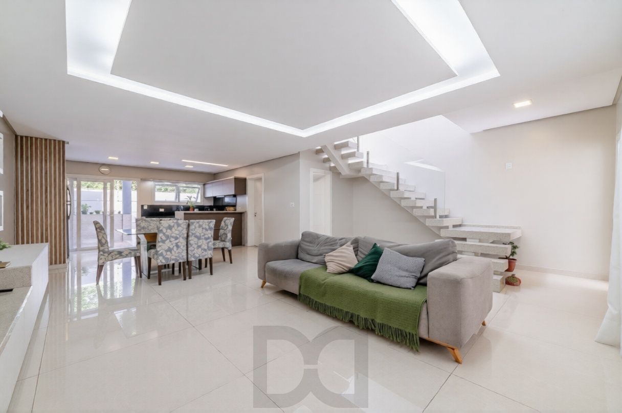 Casa em Condomínio com 228m² e 3 dormitórios, 1 suíte, 3 vagas no bairro Sarandi — foto 1