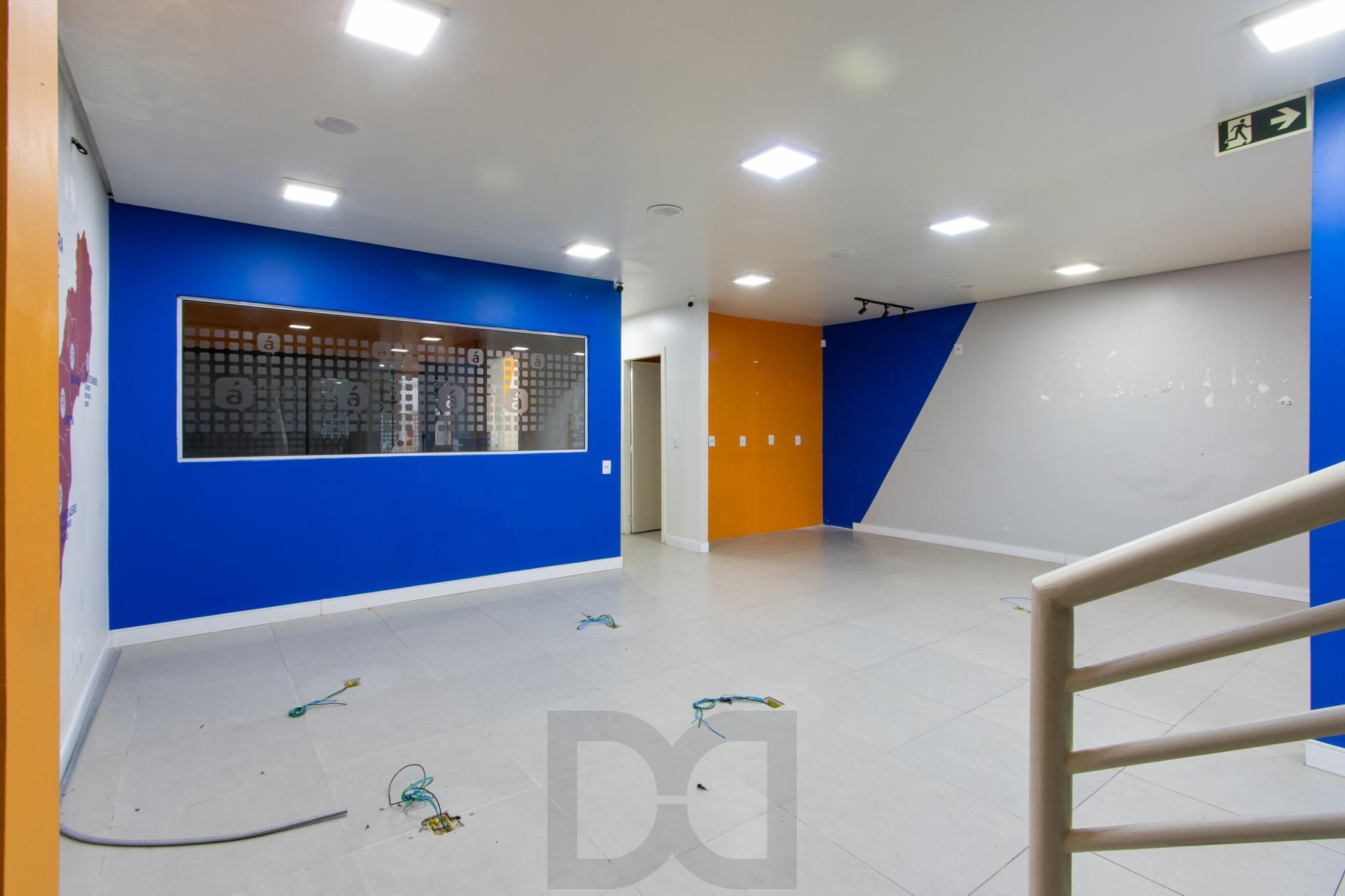Casa Comercial 2 pisos - Excelente localização e Grande Visibilidade no Bairro Menino Deus - Ideal p/ Clínicas, escolas ou escritórios. — foto 9