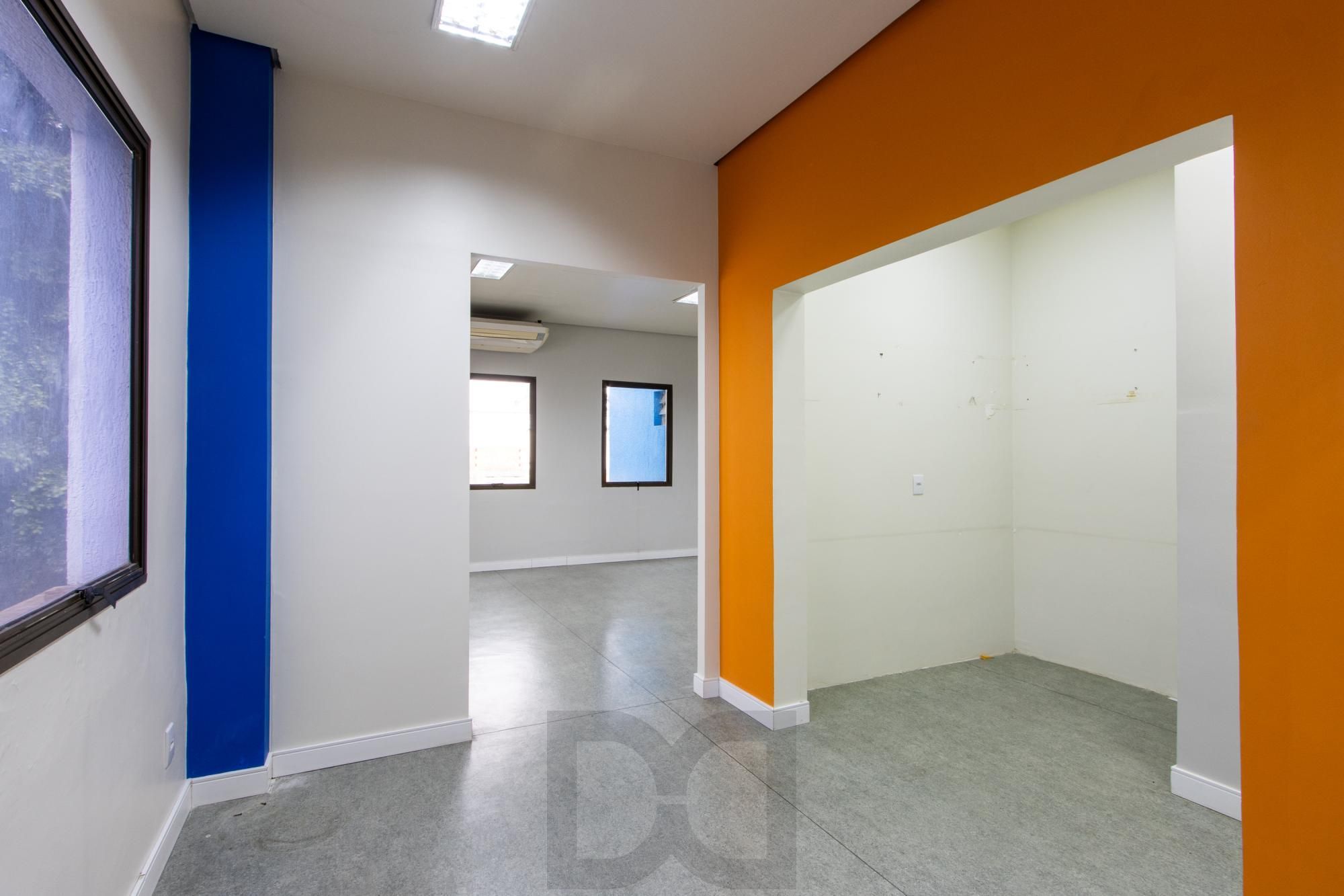 Casa Comercial 2 pisos - Excelente localização e Grande Visibilidade no Bairro Menino Deus - Ideal p/ Clínicas, escolas ou escritórios. — foto 45
