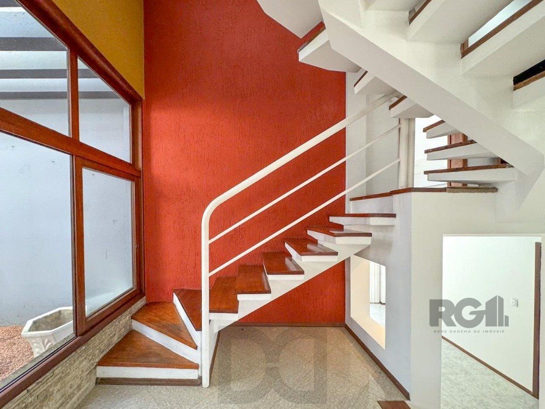 Com 4 suítes espaçosas, incluindo uma master com closet, — foto 48