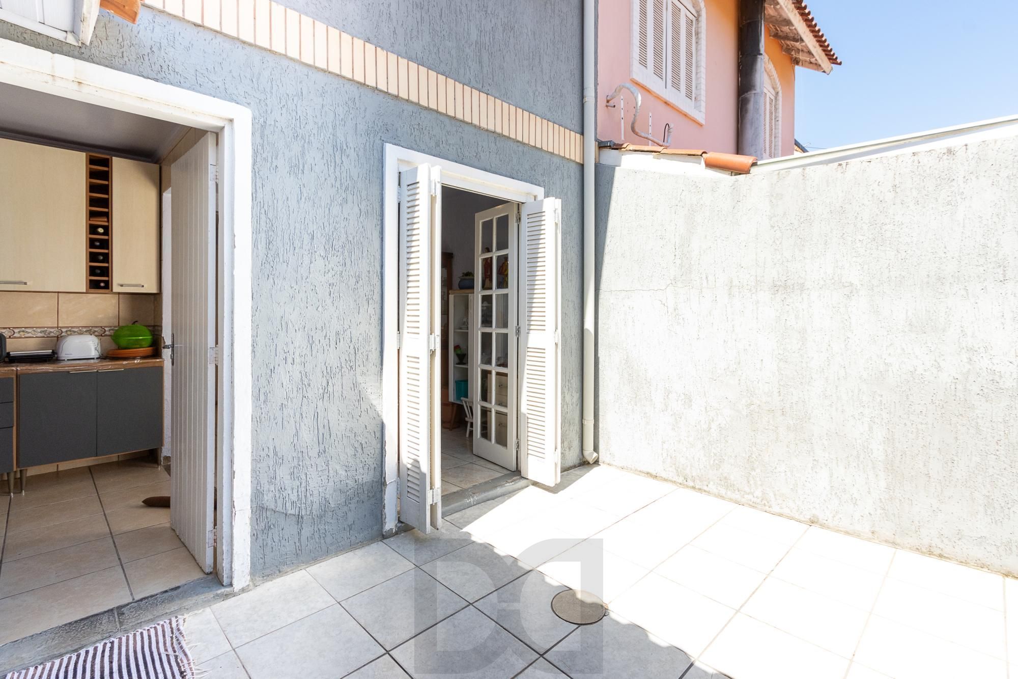 Casa de condomínio, de 3 dormitórios, 1 suíte e 2 vagas de garagem. — foto 14