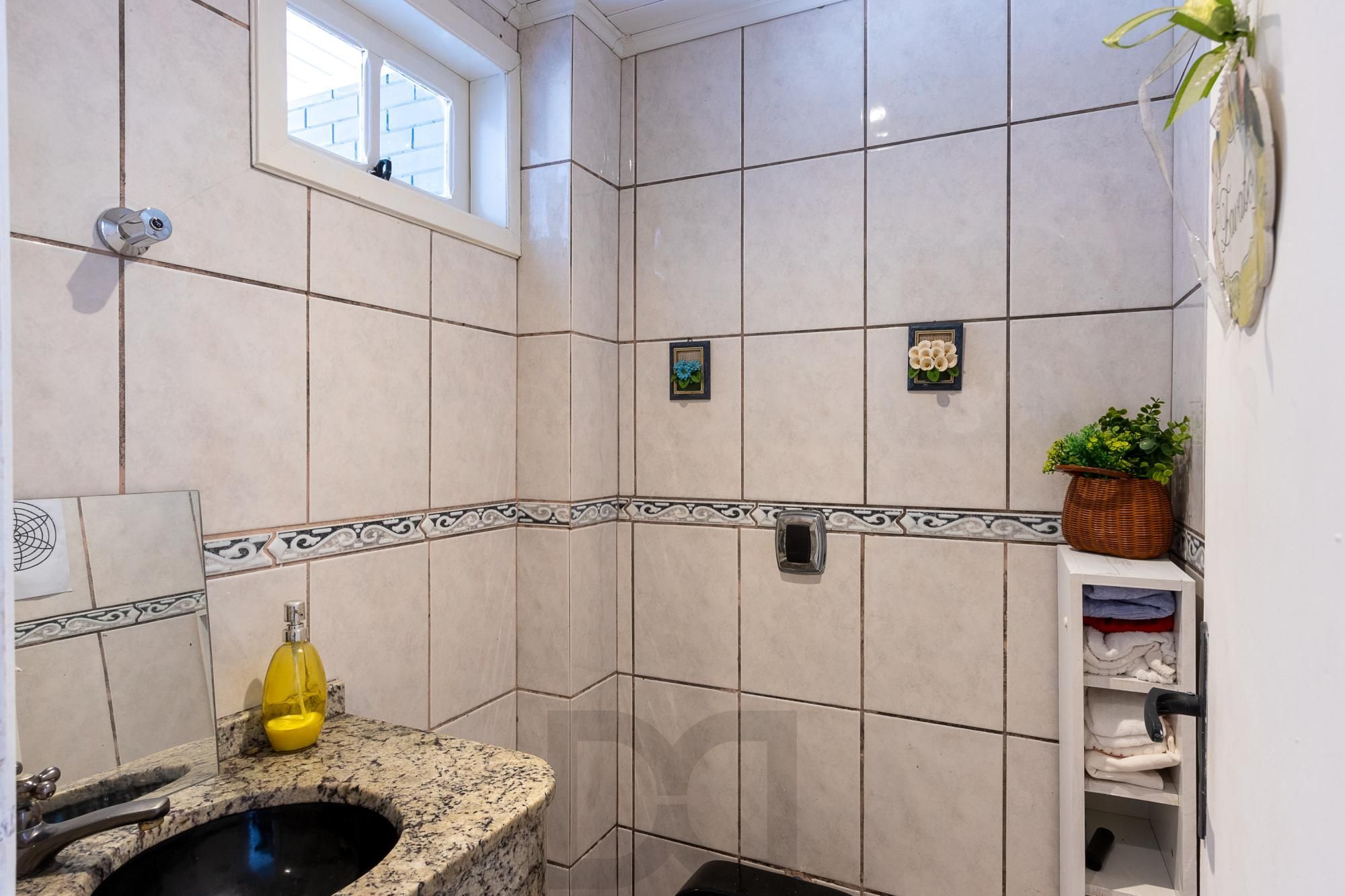 Casa de condomínio, de 3 dormitórios, 1 suíte e 2 vagas de garagem. — foto 4