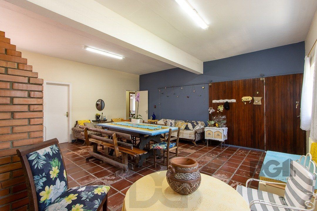 Casa com 4 quartos, suíte, churrasqueira, lareira, garagem coberta e lindo jardim. — foto 27