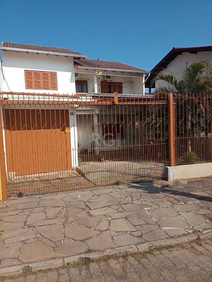 Casa para Venda - 180m², 3 dormitórios, sendo 1 suites, 2 vagas - Vila Nova — foto 1