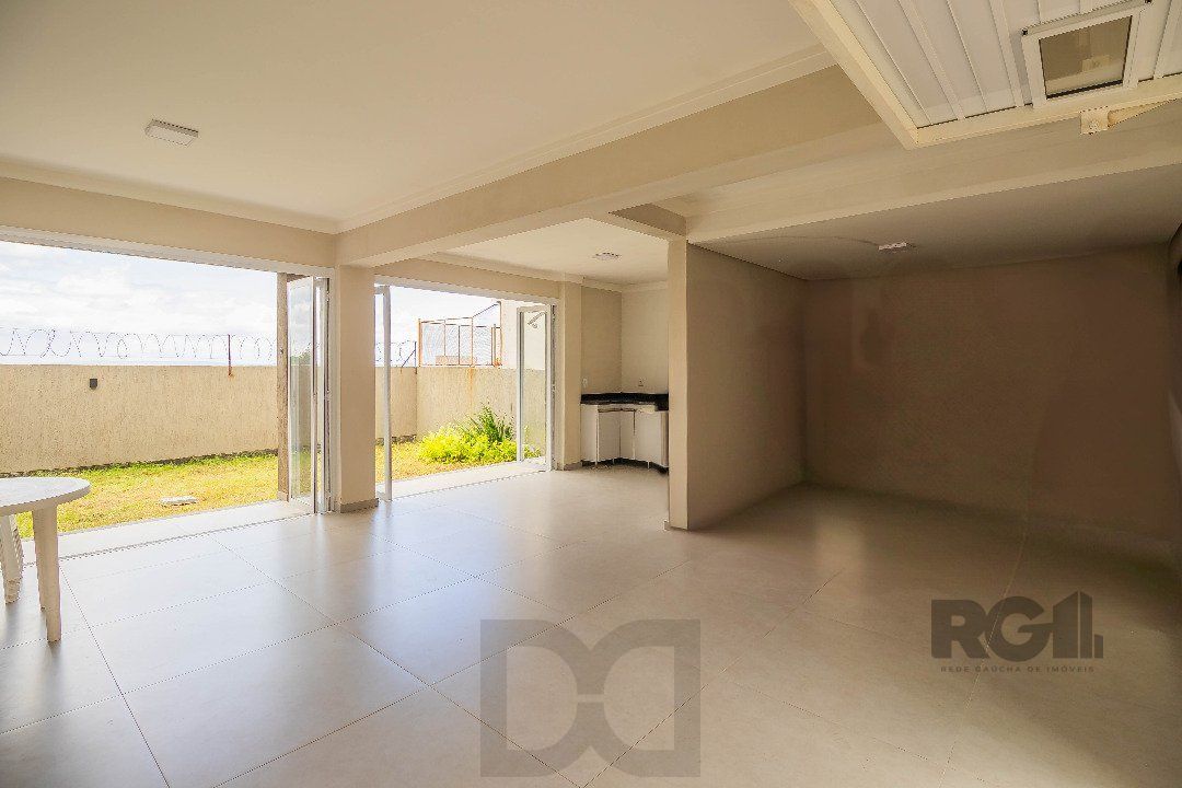 Sobrado, 185 metros quadrados privativo, com 3 quartos, 1 suíte, Living e cozinha integrados, lareira, churrasqueira, lavabo e 2 vagas de garagem. e 2 vagas de garagem — foto 12