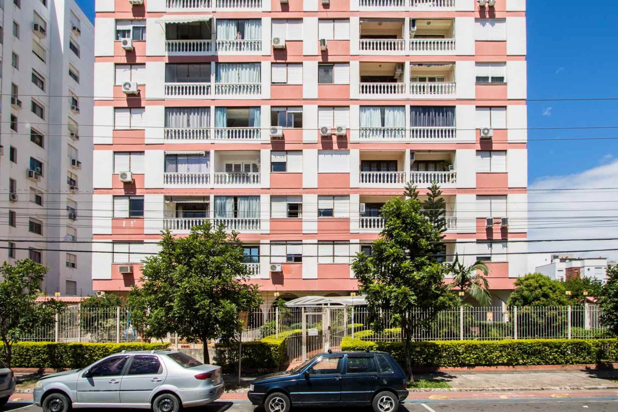 Apartamento de 02 dormitórios, banheiro social e lavabo. Vista panorâmica, cozinha ampla e área de serviço ampla. — foto 1