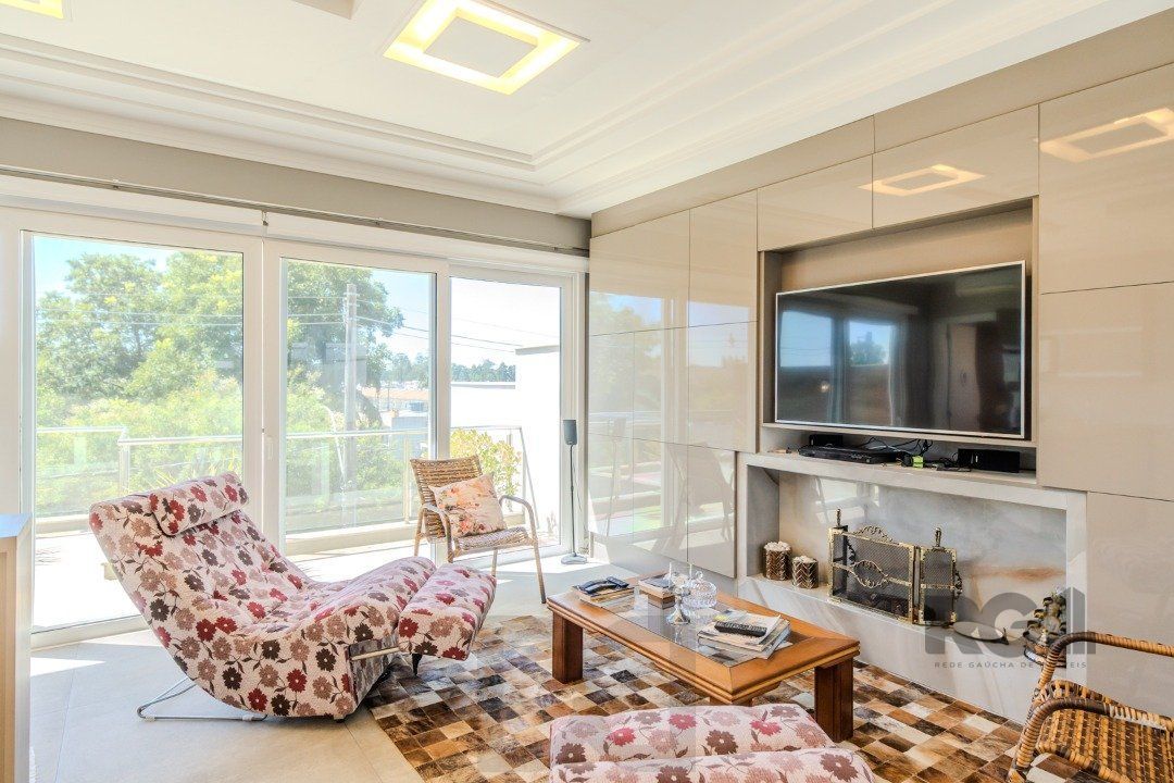 Casa de Condomínio com Arquitetura Exclusiva e Ambientes Sofisticados — foto 40