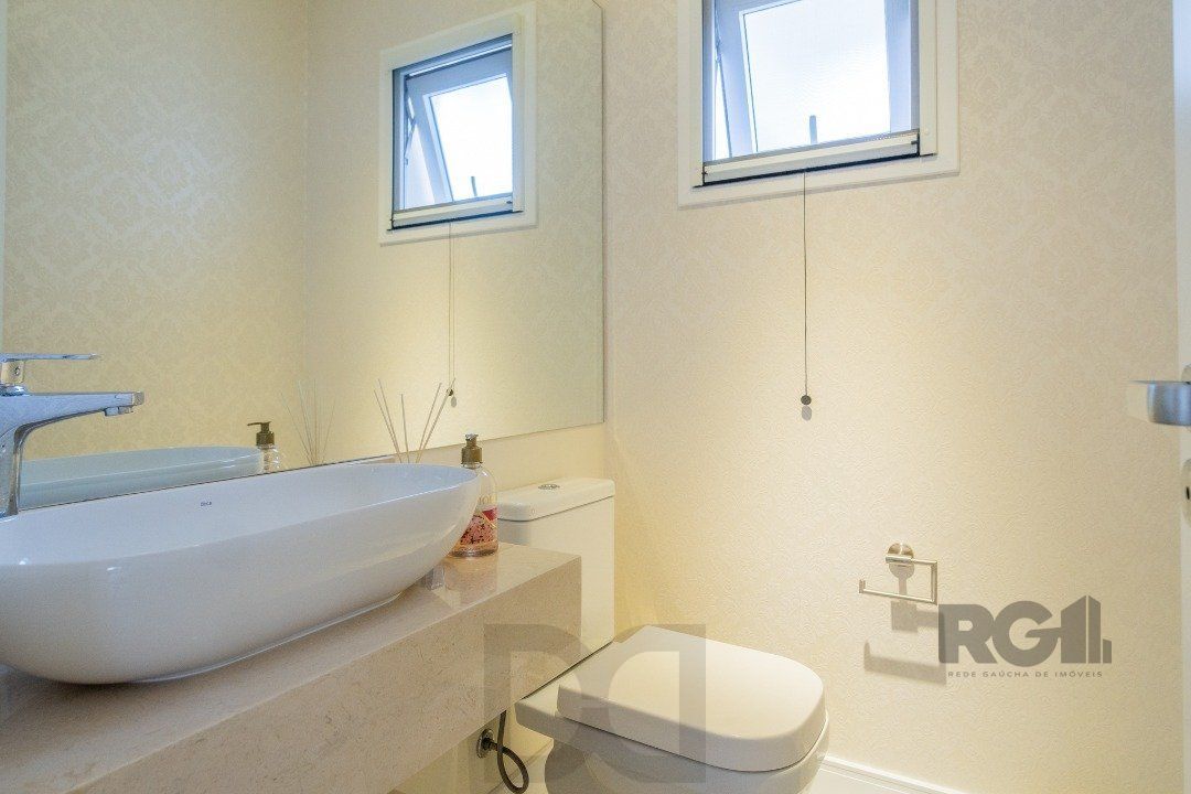 Casa semimobiliada e possui 3 suítes (sendo 1 delas master com closet e hidro) — foto 27