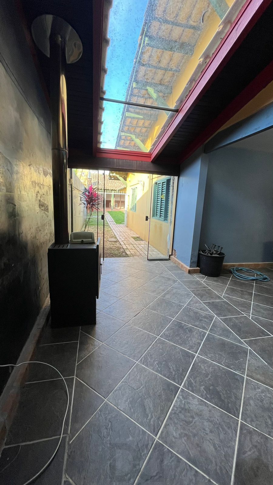Casa para Venda - 244m², 3 dormitórios, sendo 1 suites, 2 vagas - Guarujá — foto 42