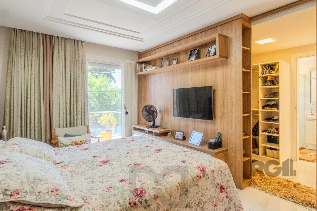 Casa de Condomínio com Arquitetura Exclusiva e Ambientes Sofisticados — foto 29