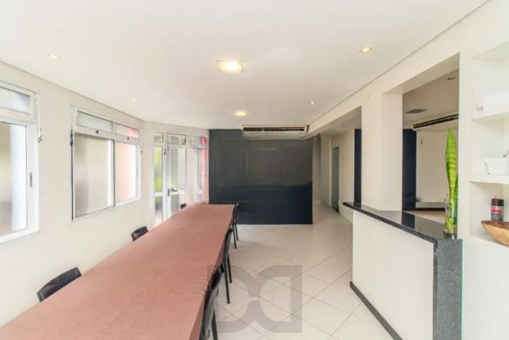 Excelente oportunidade para empresas e investidores! Prédio comercial moderno, amplo e muito bem localizado no bairro Menino Deus, oferecendo estrutura completa para diferentes tipos de negócios. — foto 24