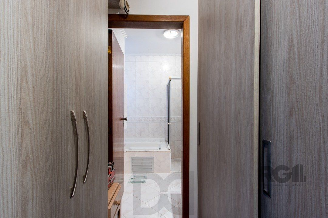Casa de alvenaria, 3 quartos, 1 suíte, 4 banheiros e 5 vagas de garagem. — foto 26