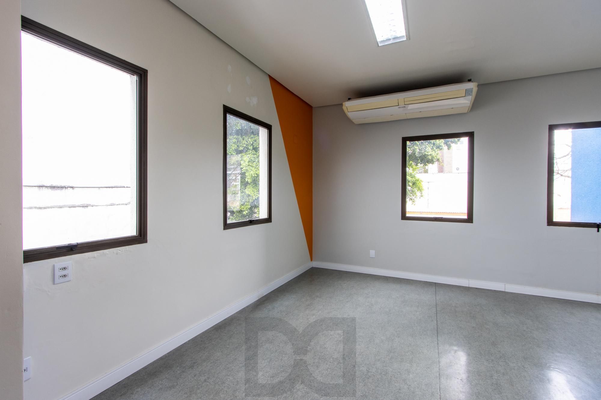 Casa Comercial 2 pisos - Excelente localização e Grande Visibilidade no Bairro Menino Deus - Ideal p/ Clínicas, escolas ou escritórios. — foto 47