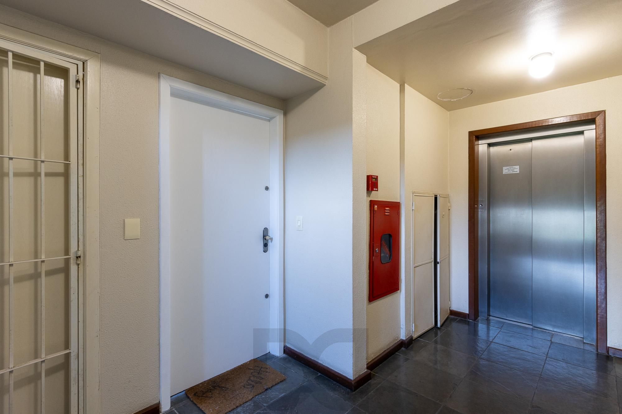 Apartamento 3 quartos, 1 vaga coberta, escriturada, condomínio com infra - Bairro Cristal — foto 35