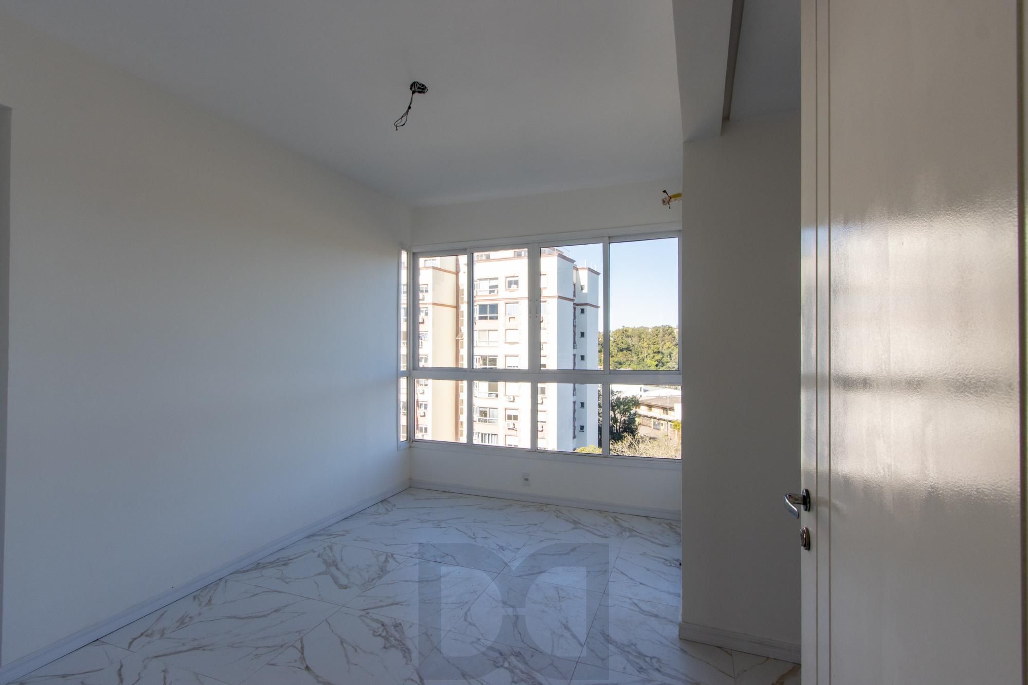 Apto com 3 dormitórios suíte e box coberto ( nunca habitado e reformado ) — foto 1