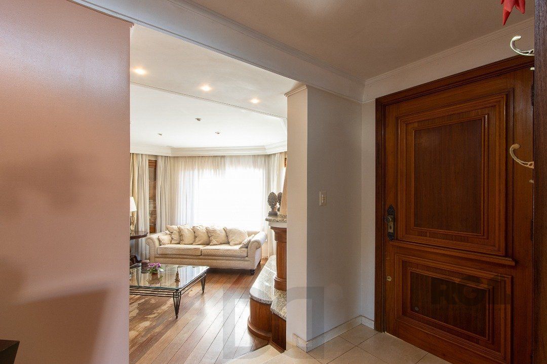 Casa para Venda - 450m², 4 dormitórios, sendo 4 suites, 5 vagas - Vila Assunção — foto 4