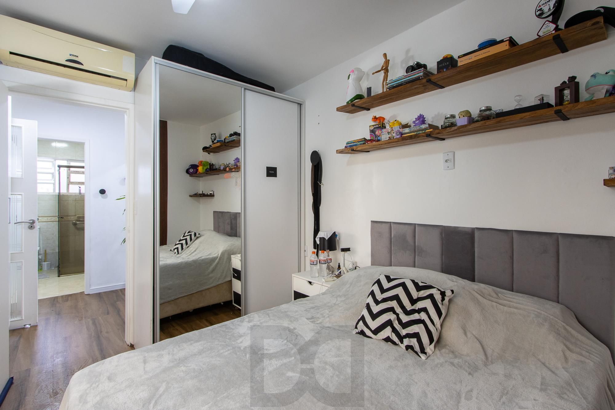Linda casa totalmente reformada, 3 quartos (1 suite), 2 vagas cobertas - Bairro Nonoai — foto 26