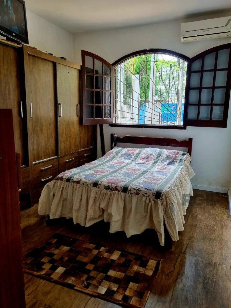 Casa térrea, 3 dormitórios, 1 suíte, living para 2 ambientes, cozinha, pátio, 2 banheiros e 4 vagas . — foto 9