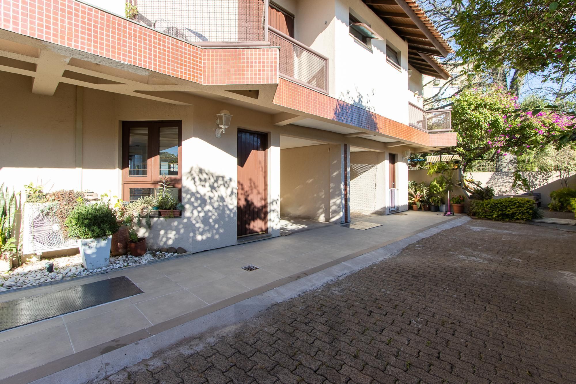 Casa em condomínio, com 3 dormitórios, — foto 1