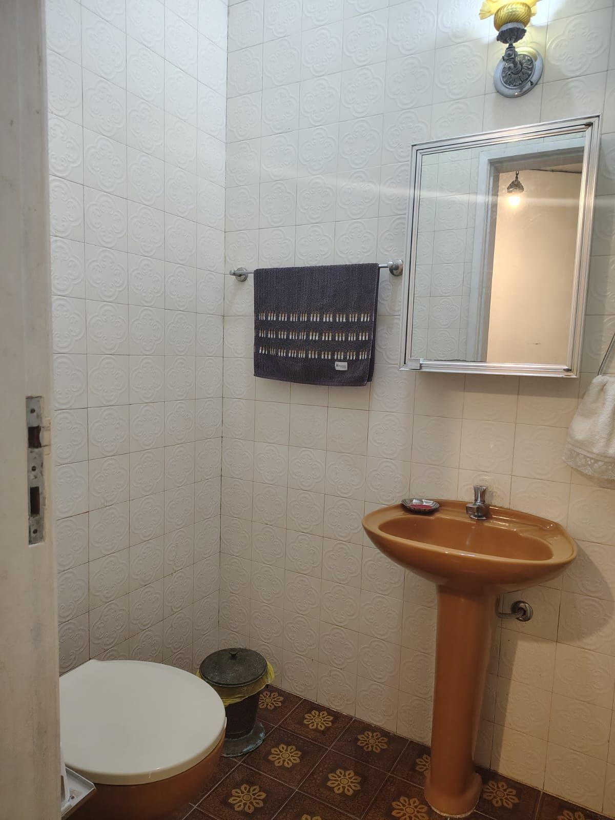 Casa de alvenaria, com 3 dormitórios, 1 suíte e 2 vagas de garagem coberta. — foto 9