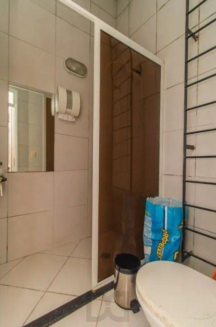 Excelente oportunidade para empresas e investidores! Prédio comercial moderno, amplo e muito bem localizado no bairro Menino Deus, oferecendo estrutura completa para diferentes tipos de negócios. — foto 10