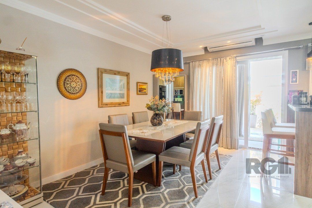 Casa de Condomínio com Arquitetura Exclusiva e Ambientes Sofisticados — foto 8