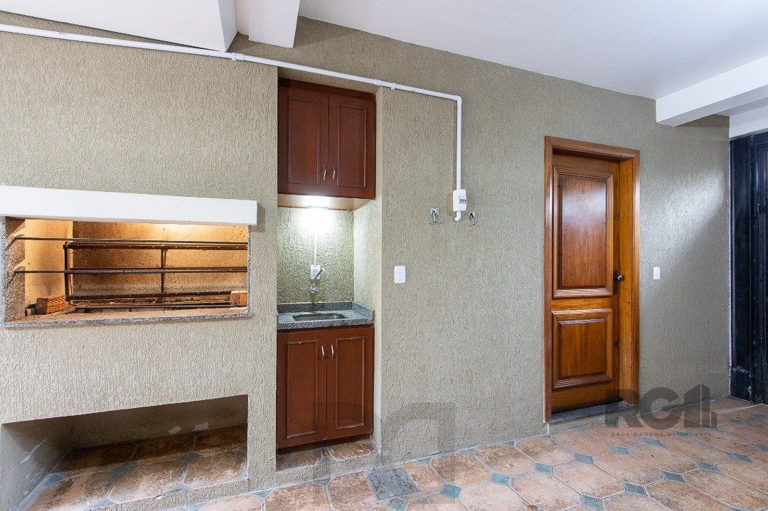 Casa de alvenaria, 3 dormitórios, 1 suíte e pátio com piscina, bairro Espírito Santo. — foto 5