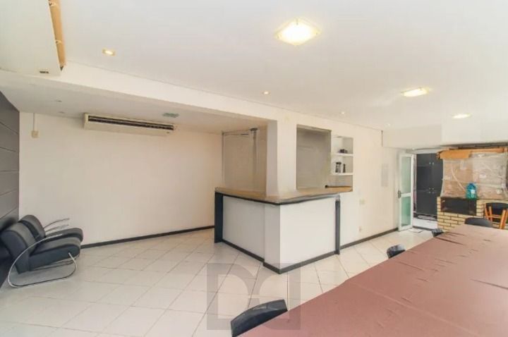 Excelente oportunidade para empresas e investidores! Prédio comercial moderno, amplo e muito bem localizado no bairro Menino Deus, oferecendo estrutura completa para diferentes tipos de negócios. — foto 16