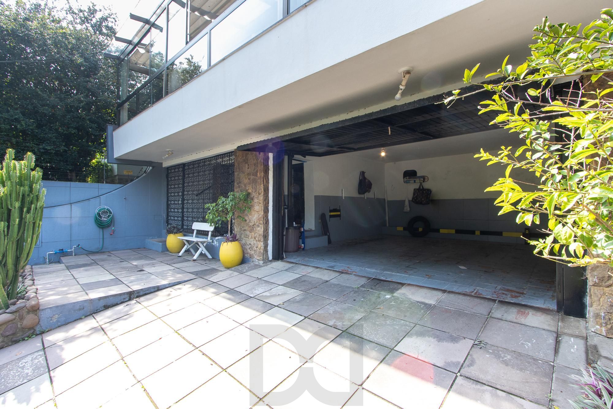 Linda casa totalmente reformada, 3 quartos (1 suite), 2 vagas cobertas - Bairro Nonoai — foto 49