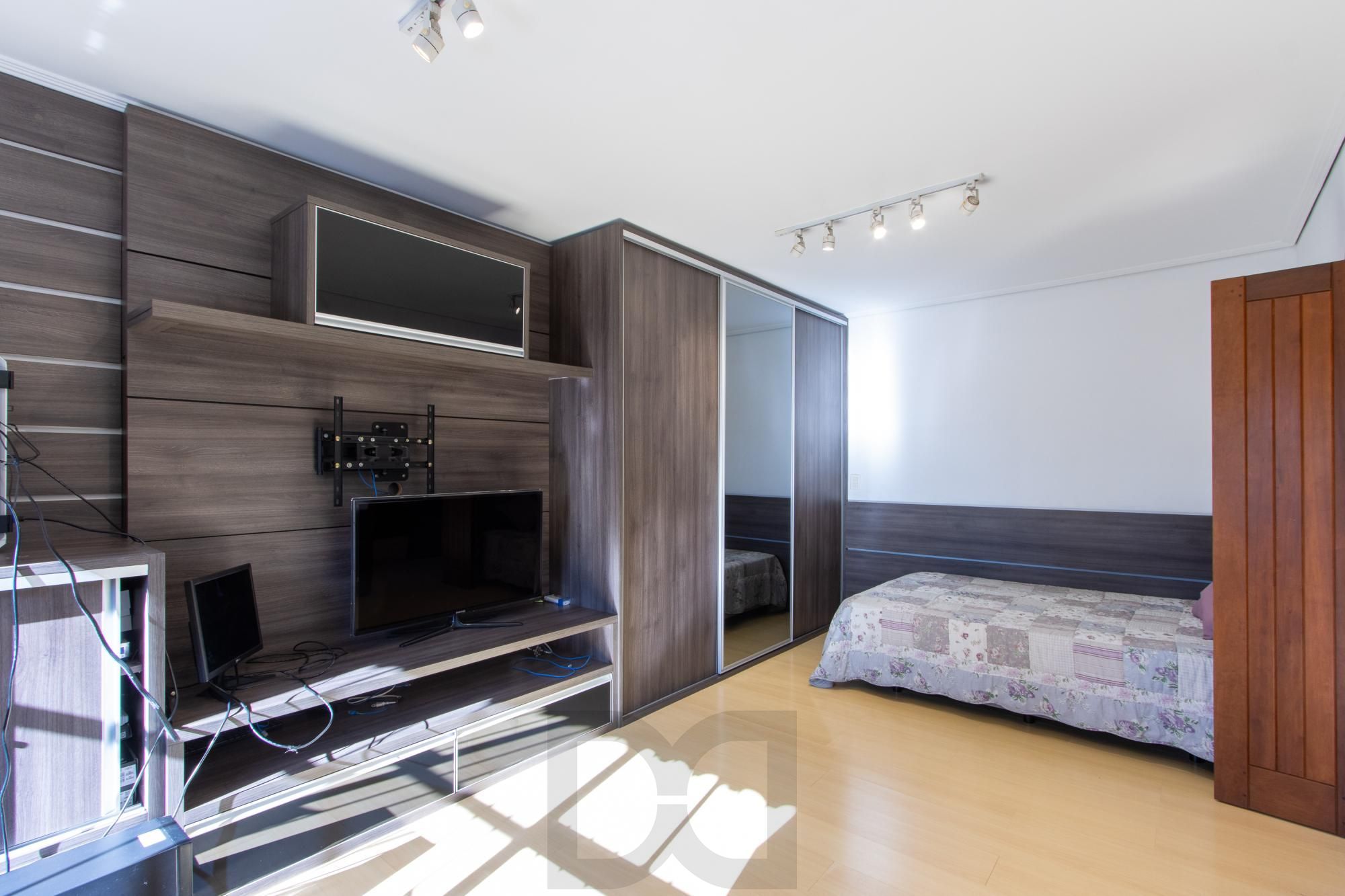 Casa com 3 quartos e 357m² à venda em Tristeza, Porto Alegre. — foto 57