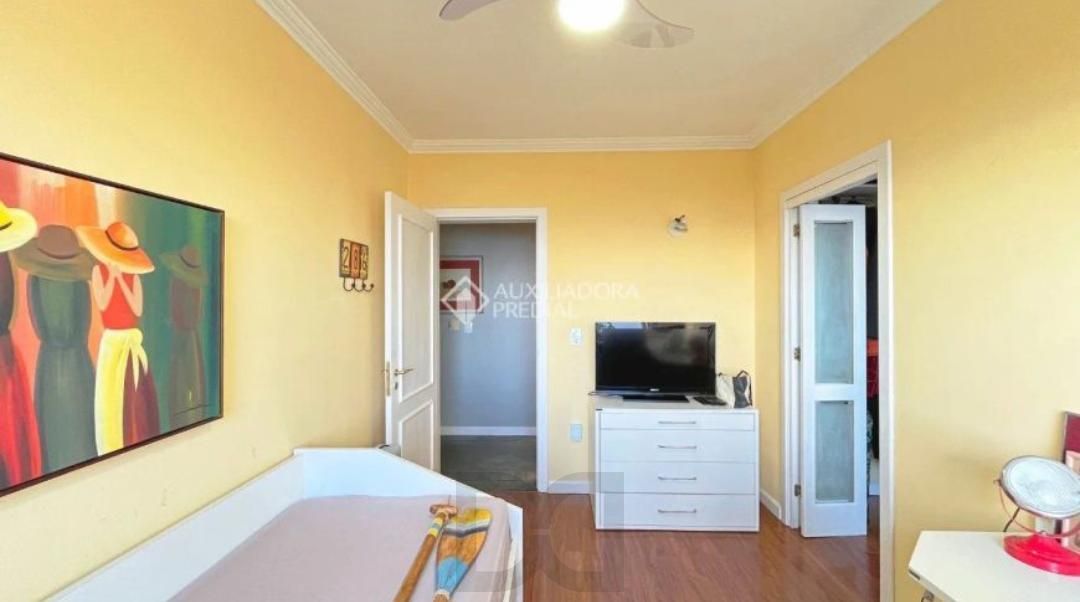 Casa com 3 dormitórios, bairro Sétimo Céu em Porto Alegre — foto 16