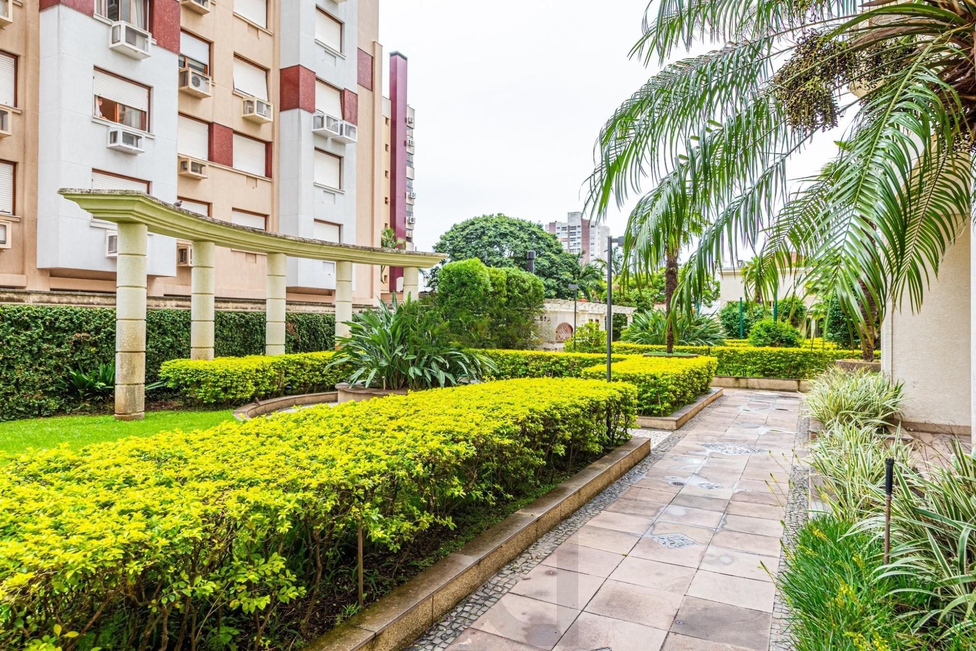 Apartamento com 3 quartos, no bairro Menino Deus — foto 31