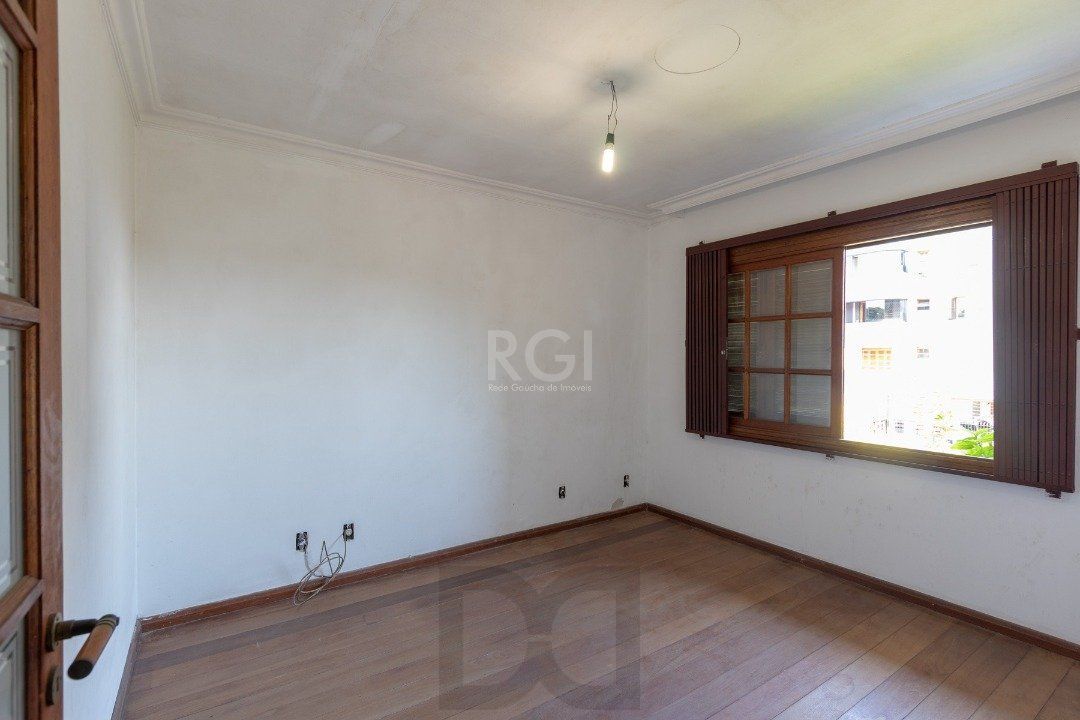 Casa para Venda - 460m², 4 dormitórios, sendo 1 suites, 4 vagas - Cristal — foto 15