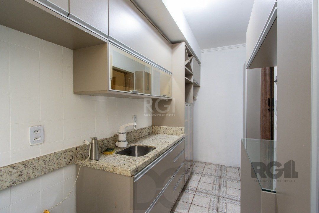 Apartamento de 02 dormitórios com móveis e roupeiros planejados — foto 9