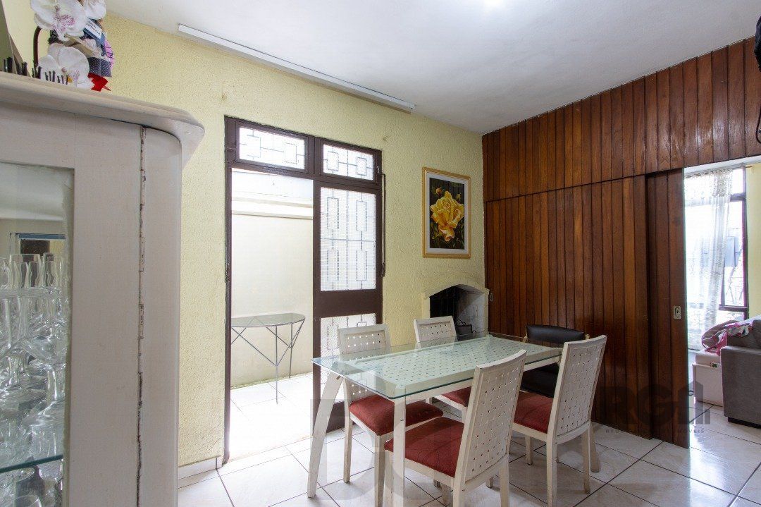 Casa térrea, 3 quartos, 2 banheiros, com pátio no Bairro Cavalhada — foto 10