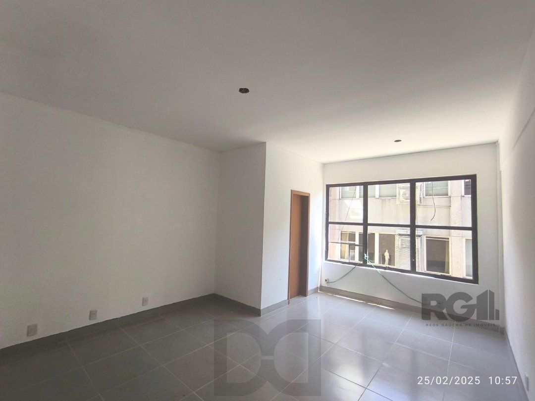 Sala comercial | Bairro Tristeza | 25 m² priv | Banheiro | Portaria | Elevador — foto 3
