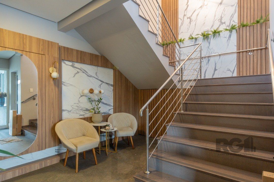 Casa impecável e mobiliada, com 3 niveis, possui 3 dormitórios sendo 1 suíte, 4 banheiros. — foto 41