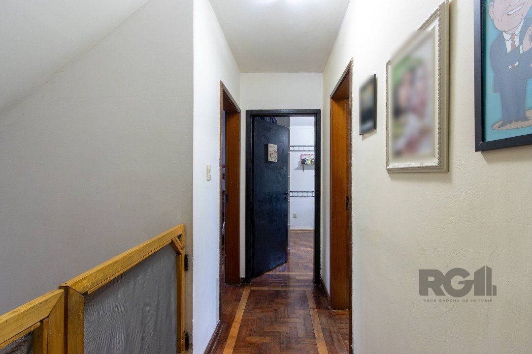Casa no bairro Cristal, Possui 4 dormitórios, sendo 1suíte, closet e banheira de hidromassagem, com possibilidade de um podendo 1 dormitórios extra. — foto 30