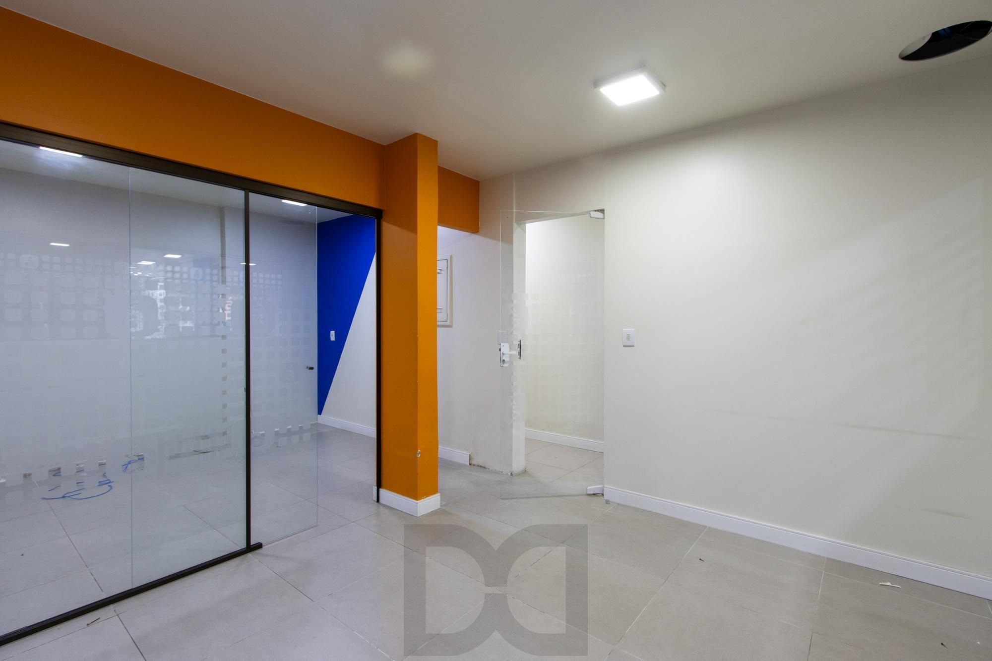 Casa Comercial 2 pisos - Excelente localização e Grande Visibilidade no Bairro Menino Deus - Ideal p/ Clínicas, escolas ou escritórios. — foto 13