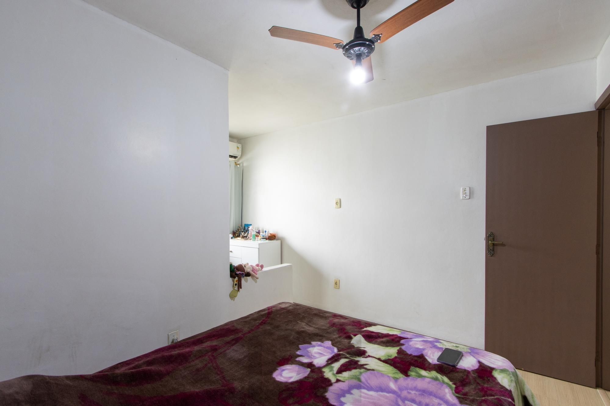 Casa ampla de 2 pavimentos com 4 dormitórios, 1 suite e 4 vagas no bairro Santa Tereza! — foto 43