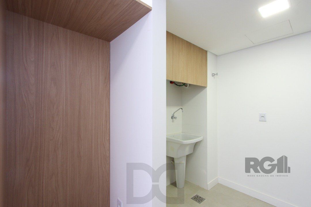 Apartamento em Porto Alegre no Bairro Petrópolis, de 2 quartos, semi mobiliado. — foto 9