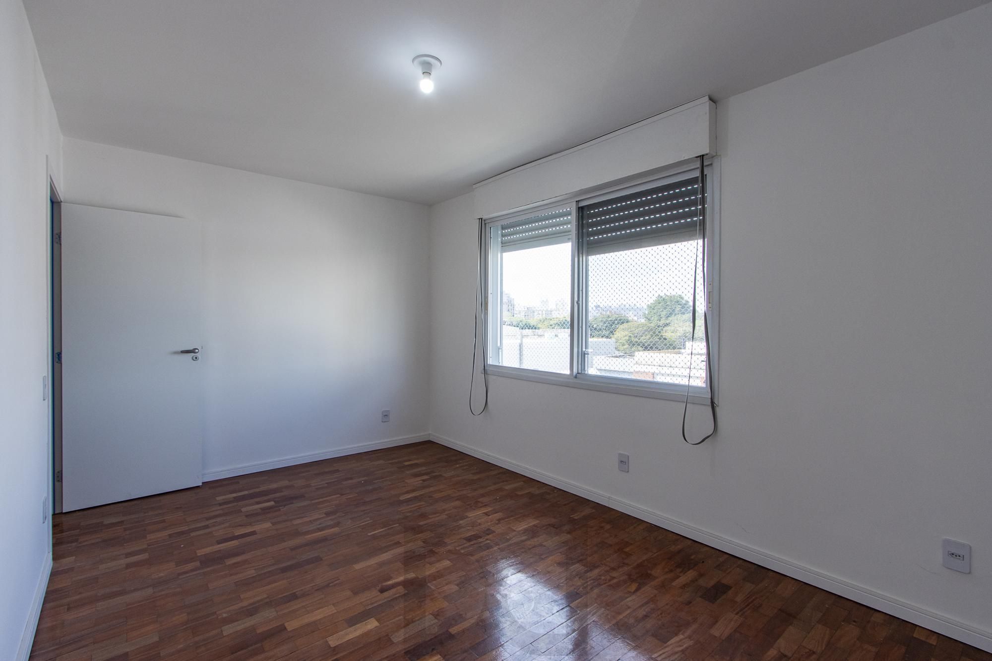 Apartamento no Menino Deus com 2 dormitórios e garagem — foto 23